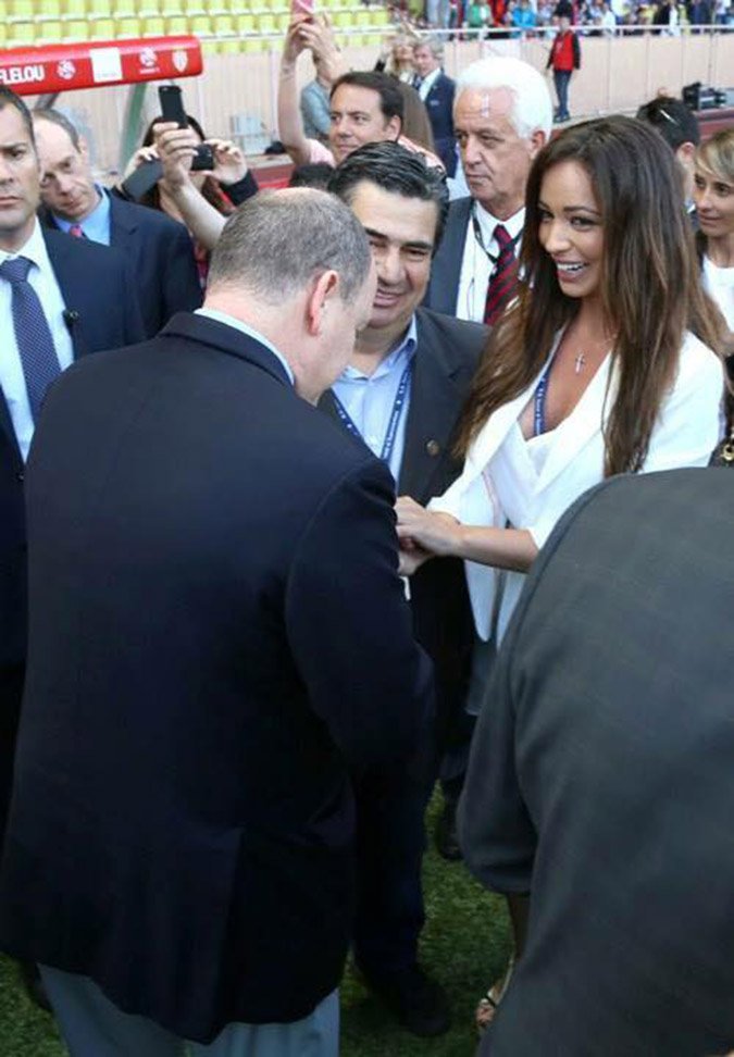 Γονάτισε στη γοητεία της: Υποκλίθηκε στην σέξι ΟΝΝΕΔίτισσα ο πρίγκιπας Αλβέρτος του Μονακό [εικόνες] | iefimerida.gr 0