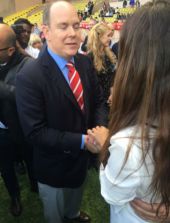 Γονάτισε στη γοητεία της: Υποκλίθηκε στην σέξι ΟΝΝΕΔίτισσα ο πρίγκιπας Αλβέρτος του Μονακό [εικόνες] | iefimerida.gr 4