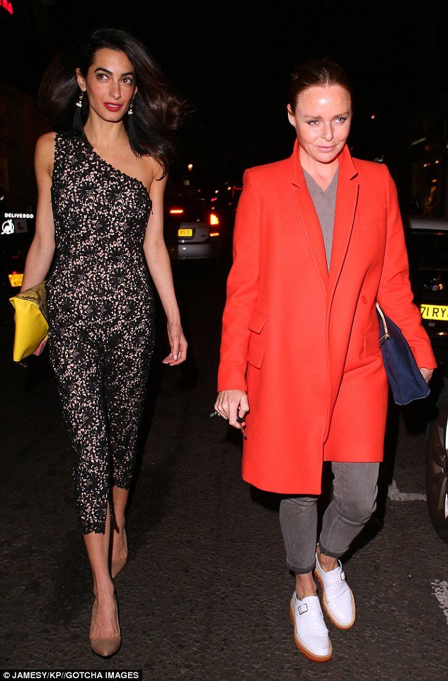 Πανάκριβα ρούχα, διάσημες φίλες, τετ α τετ με ηγέτες - H Daily Mail κράζει την Αμάλ Αλαμουντίν [εικόνες] | iefimerida.gr 0