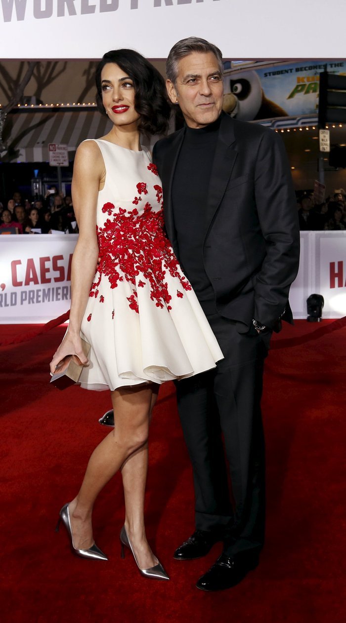 Κλούνεϊ και Αλαμουντίν: Χεράκι- χεράκι στο κόκκινο χαλί [εικόνες]  | iefimerida.gr 1