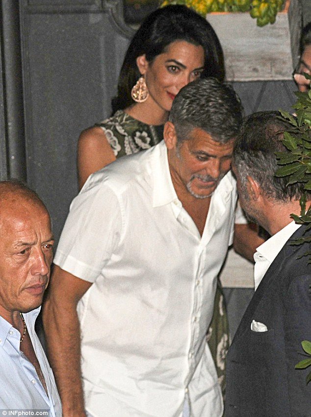 Ο Τζορτζ Κλούνεϊ για δείπνο με την Αμάλ, γονείς και τα πεθερικά του [εικόνες]  | iefimerida.gr 1