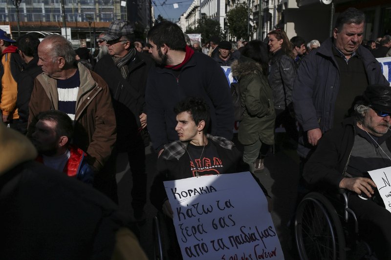 Πορεία στη Βουλή και το Μαξίμου από άτομα με αναπηρία: «Ας έρθουν αυτοί να ζήσουν με 430 ευρώ» [βίντεο & εικόνες] | iefimerida.gr 2