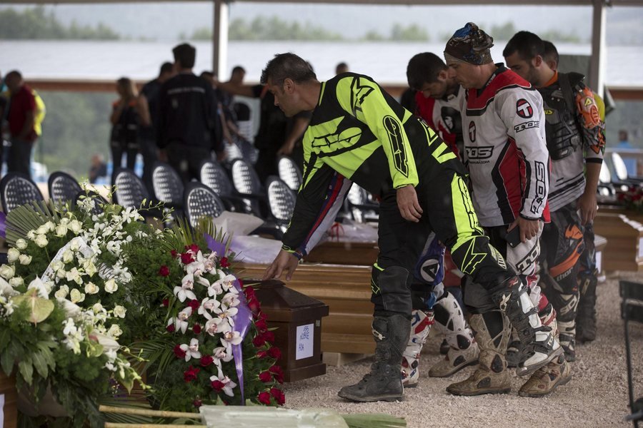 Η Ιταλία πενθεί: Σήμερα κηδεύονται 37 θύματα του Αματρίτσε [εικόνες] | iefimerida.gr 1