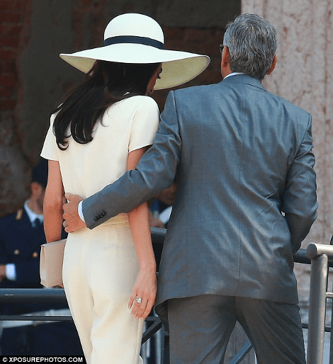 Εγινε και ο πολιτικός γάμος Τζορτζ Κλούνεϊ-Αμάλ Αλαμουντίν: Η ανατρεπτική εμφάνιση της νύφης  [εικόνες] | iefimerida.gr 6