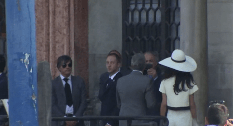 Εγινε και ο πολιτικός γάμος Τζορτζ Κλούνεϊ-Αμάλ Αλαμουντίν: Η ανατρεπτική εμφάνιση της νύφης  [εικόνες] | iefimerida.gr 13