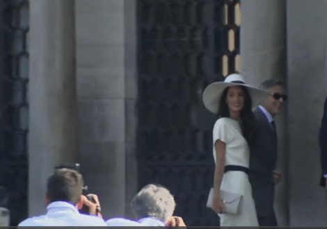 Εγινε και ο πολιτικός γάμος Τζορτζ Κλούνεϊ-Αμάλ Αλαμουντίν: Η ανατρεπτική εμφάνιση της νύφης  [εικόνες] | iefimerida.gr 14