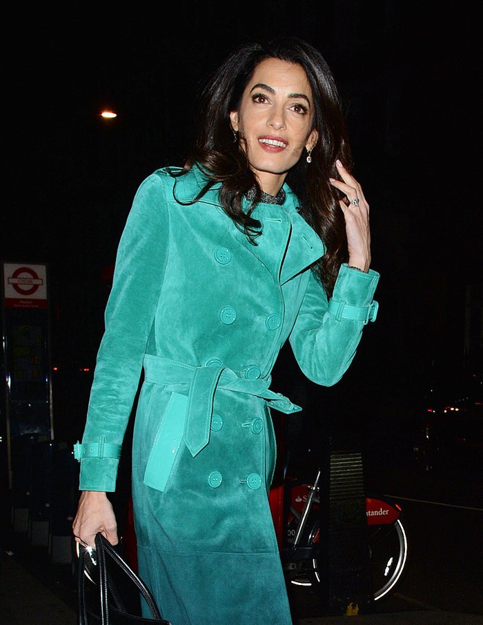 Η καμπαρτίνα της Αμάλ κοστίζει 5.709 ευρώ [εικόνες] | iefimerida.gr 0