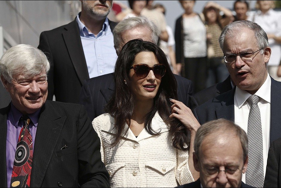 Paris Match: Η Αμάλ Κλούνεϊ «φώτισε» το Μουσείο της Ακρόπολης [εικόνες] | iefimerida.gr 0