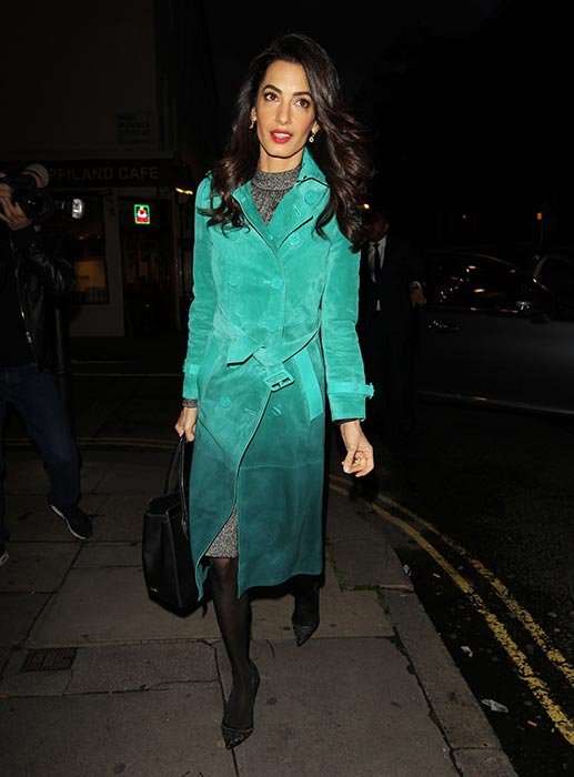 Η καμπαρτίνα της Αμάλ κοστίζει 5.709 ευρώ [εικόνες] | iefimerida.gr 1