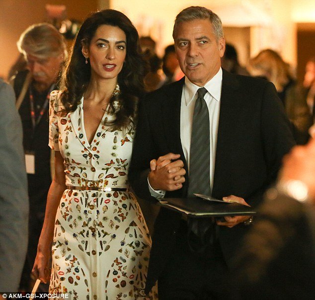 Θαυμαστές ορμούν στην Αμάλ και ο Τζορτζ Κλούνεϊ περιμένει στη γωνία [εικόνες] | iefimerida.gr 2