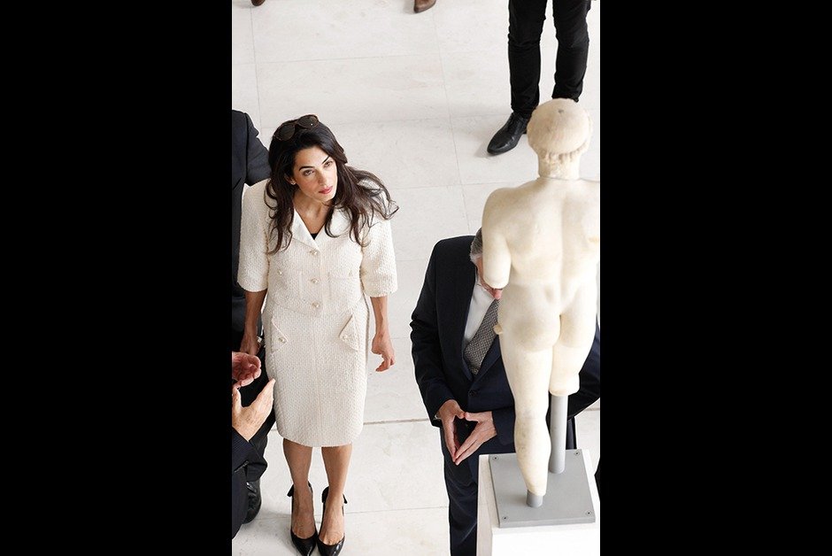 Paris Match: Η Αμάλ Κλούνεϊ «φώτισε» το Μουσείο της Ακρόπολης [εικόνες] | iefimerida.gr 4