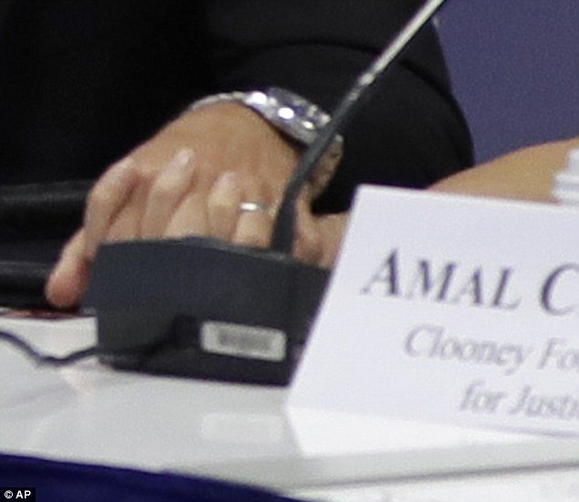 Θαυμαστές ορμούν στην Αμάλ και ο Τζορτζ Κλούνεϊ περιμένει στη γωνία [εικόνες] | iefimerida.gr 5