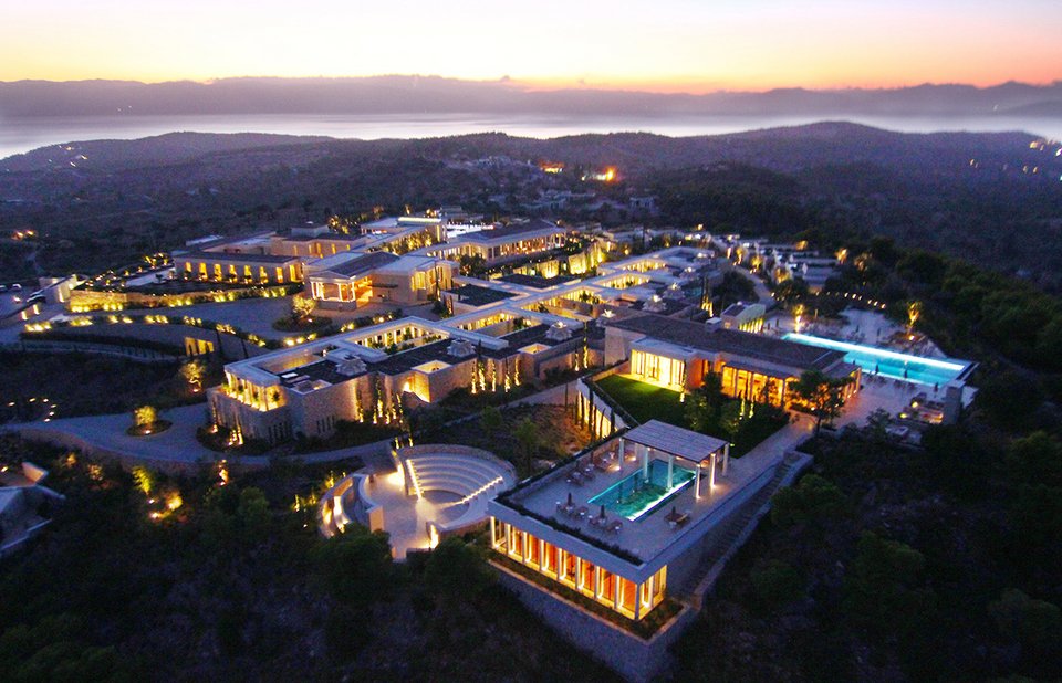 Η Βικτόρια στην ξαπλώστρα και ο Ντέιβιντ πίνει κρασί –Οι  Μπέκαμ στην Ελλάδα [εικόνες] | iefimerida.gr 3