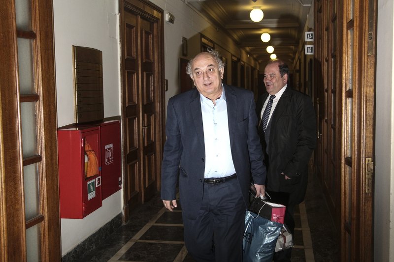 Ο Καμμένος πήγε βασιλόπιτα στο υπουργικό και κέρδισε και το φλουρί | iefimerida.gr 2