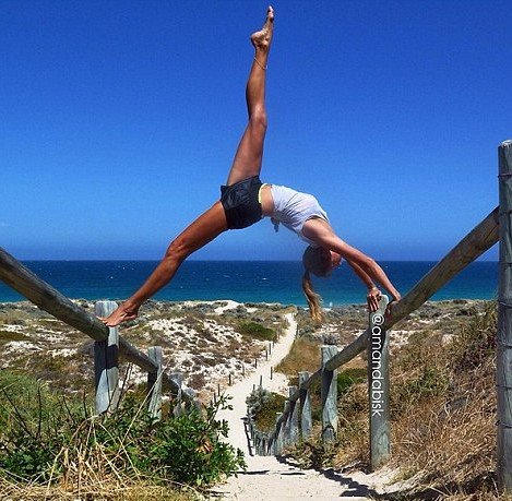 Αμάντα Μπισκ: Η πρώην αθλήτρια που έχει τρελάνει το Instagram με τα ανοίγματά της [εικόνες] | iefimerida.gr 2