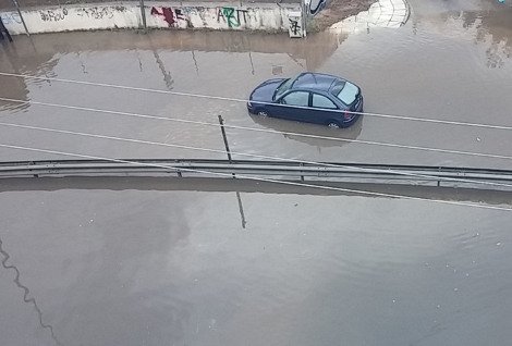 Ξαφνική νεροποντή στην Αθήνα -Πλημμύρισαν τα βόρεια προάστια | iefimerida.gr 1