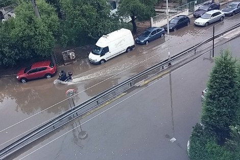 Ξαφνική νεροποντή στην Αθήνα -Πλημμύρισαν τα βόρεια προάστια | iefimerida.gr 2