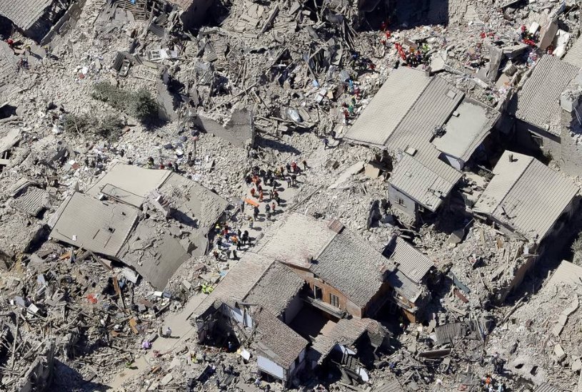 Εικόνες σοκ: «Βομβαρδισμένο» τοπίο το Αματρίτσε -Συντρίμμια η πόλη [εικόνες] | iefimerida.gr 1