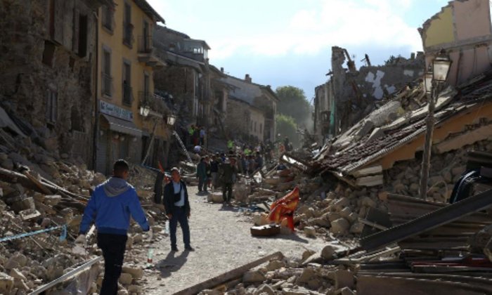 Εικόνες Αποκάλυψης στην Ιταλία: 250 νεκροί, ψάχνουν στα συντρίμμια για επιζώντες [εικόνες & βίντεο] | iefimerida.gr 5
