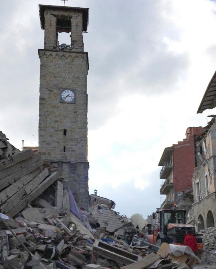 Εικόνες Αποκάλυψης στην Ιταλία: 250 νεκροί, ψάχνουν στα συντρίμμια για επιζώντες [εικόνες & βίντεο] | iefimerida.gr 9
