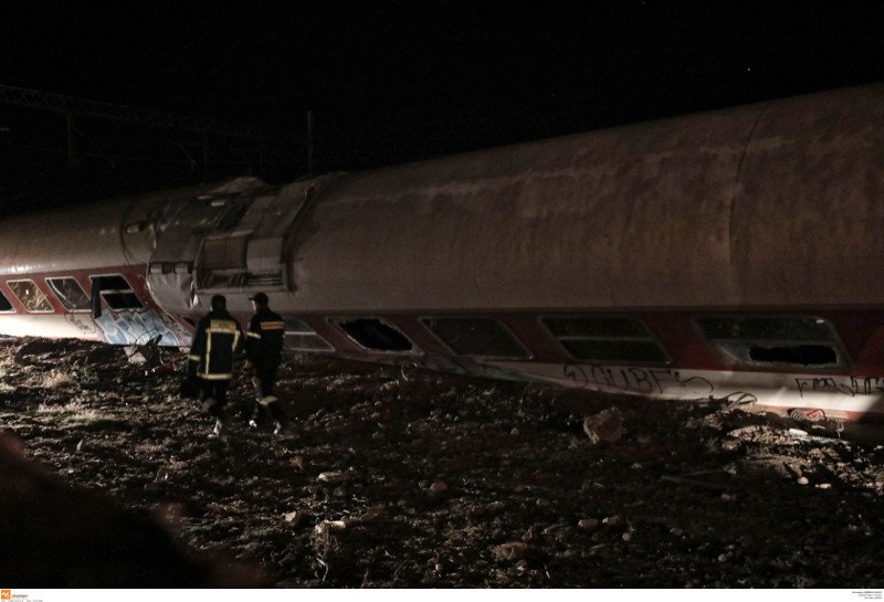 Εικόνες σοκ του εκτροχιασμένου τρένου -Τα αναποδογυρισμένα βαγόνια [εικόνες] | iefimerida.gr 18