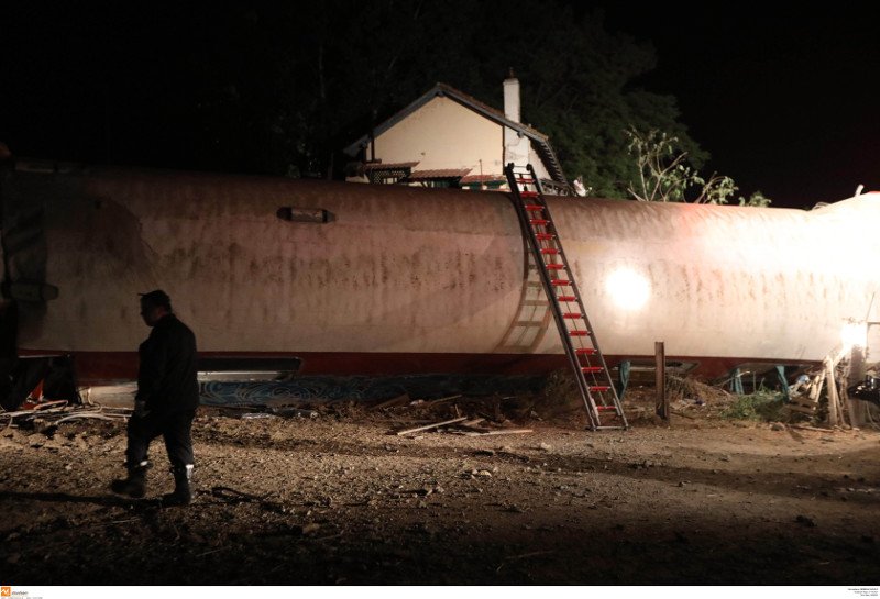 Εικόνες σοκ του εκτροχιασμένου τρένου -Τα αναποδογυρισμένα βαγόνια [εικόνες] | iefimerida.gr 23