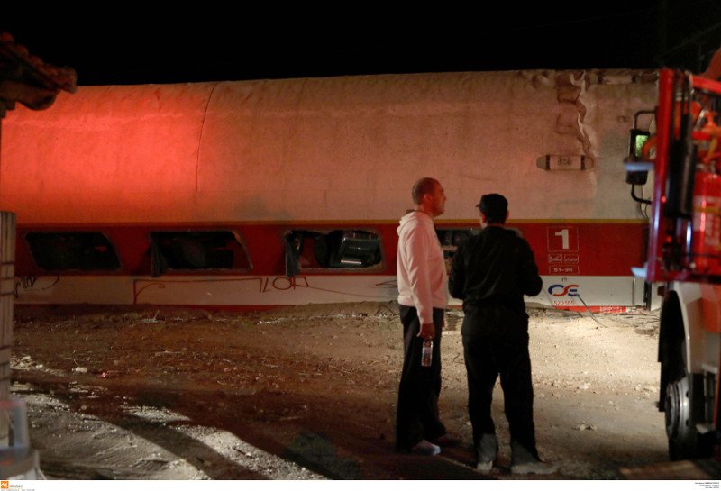 Εικόνες σοκ του εκτροχιασμένου τρένου -Τα αναποδογυρισμένα βαγόνια [εικόνες] | iefimerida.gr 27