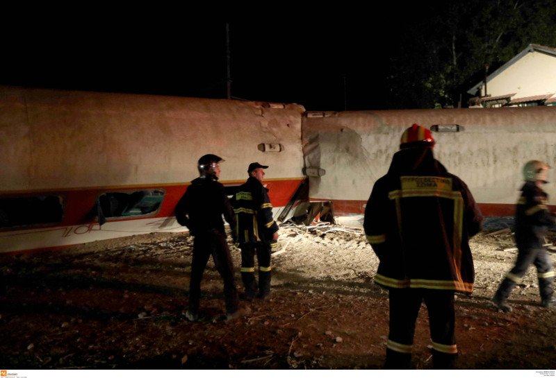 Εικόνες σοκ του εκτροχιασμένου τρένου -Τα αναποδογυρισμένα βαγόνια [εικόνες] | iefimerida.gr 30