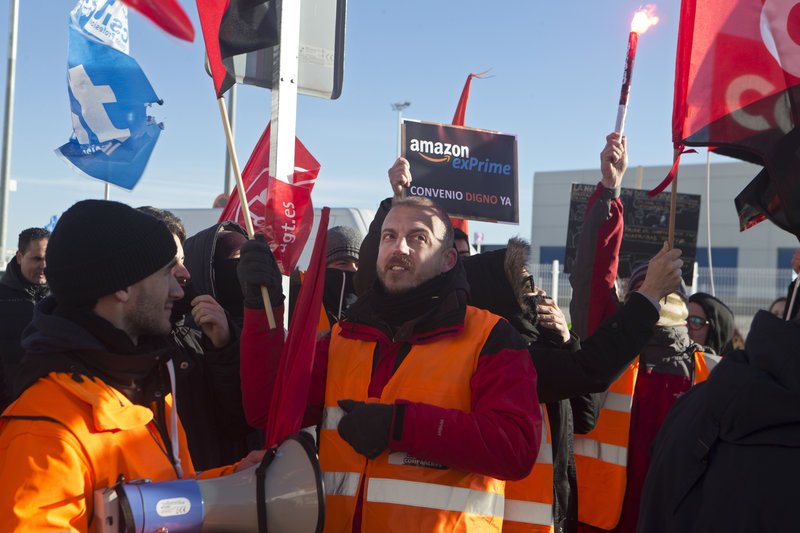  Ισπανία: Απεργούν οι εργαζόμενοι στο μεγαλύτερο κέντρο διαλογής της Amazon [εικόνες] | iefimerida.gr 4