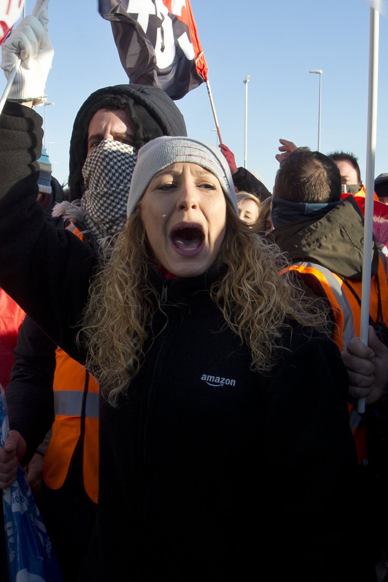  Ισπανία: Απεργούν οι εργαζόμενοι στο μεγαλύτερο κέντρο διαλογής της Amazon [εικόνες] | iefimerida.gr 3