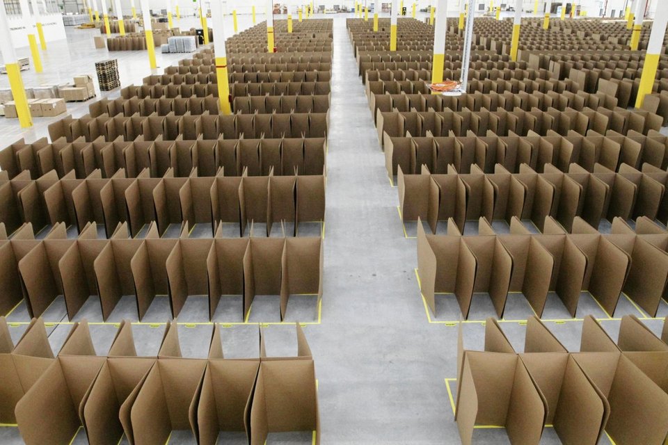 Στα άδυτα των αποθηκών της Amazon [εικόνες] | iefimerida.gr 6