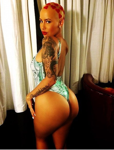 Η Amber Rose «ρίχνει» το ίντερνετ όχι με το στήθος, αλλά με τα φρύδια της [εικόνες] | iefimerida.gr 0