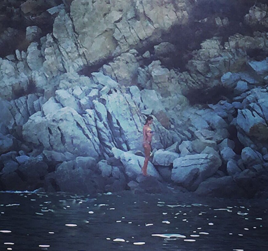 Η καλύτερη διαφήμιση: Η Αμπρόζιο, μαγεμένη, δείχνει στους 4,4 εκατ. φίλους της στο Ιnstagram πώς περνά στην Ελλάδα [εικόνες] | iefimerida.gr 3