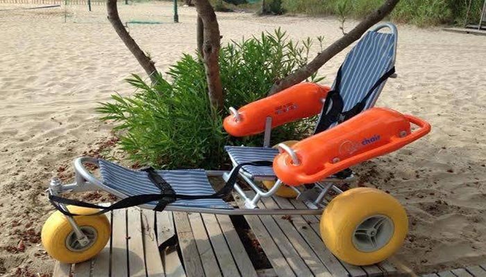 Στην Κέρκυρα έχουν όλοι πρόσβαση στη θάλασσα -Με πλωτά αναπηρικά αμαξίδια και ράμπες [εικόνες]  | iefimerida.gr 3
