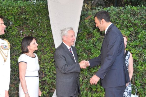 Το backstage της δεξίωσης της Αμερικανικής πρεσβείας στην  Αθήνα -Ο φόβος του πρέσβη μέχρι το παρά πέντε της γιορτής [εικόνες] | iefimerida.gr 1