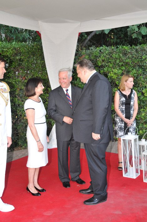 Το backstage της δεξίωσης της Αμερικανικής πρεσβείας στην  Αθήνα -Ο φόβος του πρέσβη μέχρι το παρά πέντε της γιορτής [εικόνες] | iefimerida.gr 2