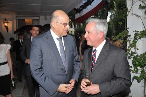 Το backstage της δεξίωσης της Αμερικανικής πρεσβείας στην  Αθήνα -Ο φόβος του πρέσβη μέχρι το παρά πέντε της γιορτής [εικόνες] | iefimerida.gr 3