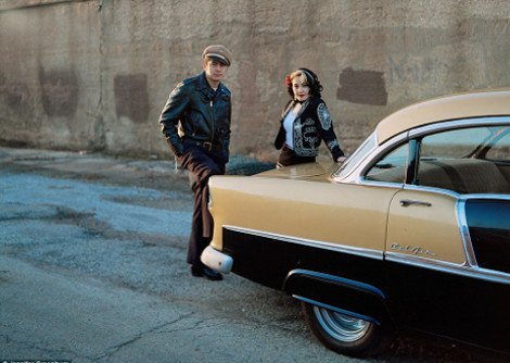 Κοινότητα βγαλμένη από το χρονοντούλαπο -Ντύνονται, μένουν σε σπίτια και οδηγούν αυτοκίνητα της δεκαετίας του '50 [εικόνες] | iefimerida.gr 9