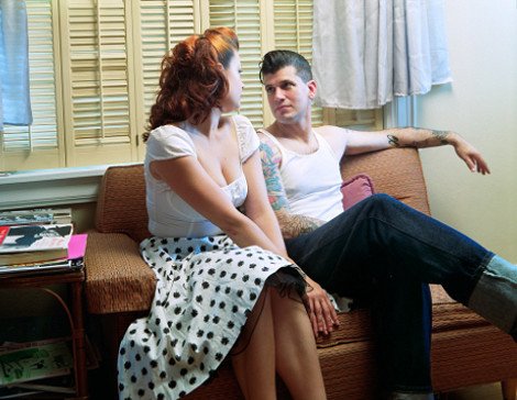 Κοινότητα βγαλμένη από το χρονοντούλαπο -Ντύνονται, μένουν σε σπίτια και οδηγούν αυτοκίνητα της δεκαετίας του '50 [εικόνες] | iefimerida.gr 2