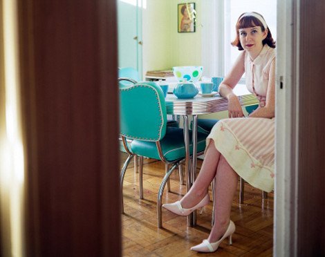 Κοινότητα βγαλμένη από το χρονοντούλαπο -Ντύνονται, μένουν σε σπίτια και οδηγούν αυτοκίνητα της δεκαετίας του '50 [εικόνες] | iefimerida.gr 6