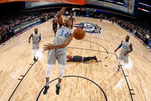 Oι Αμερικανοί θέλουν να έρθουν στην Ελλάδα λόγω... Αντετοκούνμπο! | iefimerida.gr 1