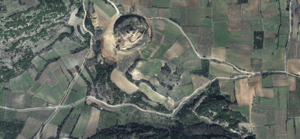 Ο τάφος της Αμφίπολης από το διάστημα -Πανοραμικές φωτογραφίες των ανασκαφών από δορυφόρους [εικόνες] | iefimerida.gr 3