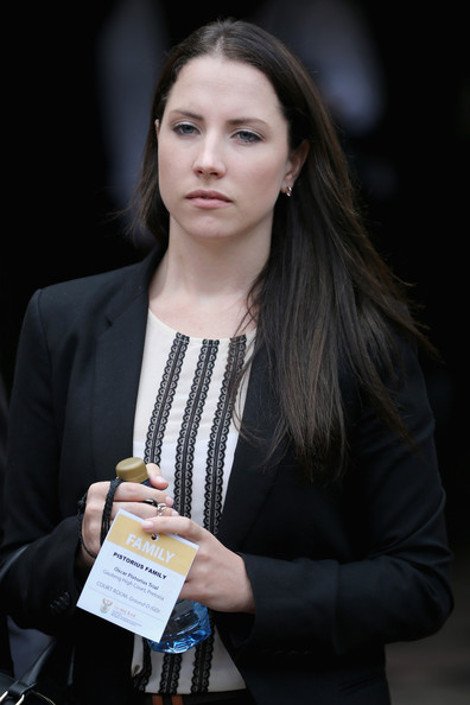 Η όμορφη μελαχρινή γαλανομάτα αδελφή του Πιστόριους που κλαψουρίζει όλη την ώρα για τον Οσκαρ [εικόνες] | iefimerida.gr 10