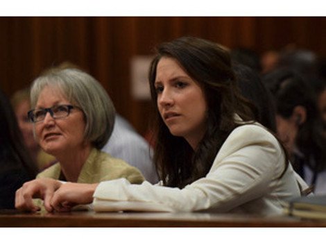 Η όμορφη μελαχρινή γαλανομάτα αδελφή του Πιστόριους που κλαψουρίζει όλη την ώρα για τον Οσκαρ [εικόνες] | iefimerida.gr 14