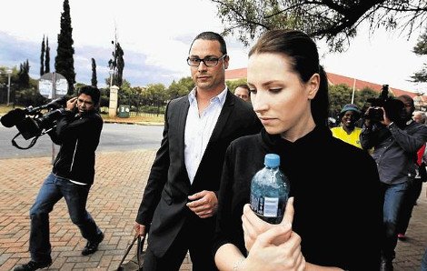 Η όμορφη μελαχρινή γαλανομάτα αδελφή του Πιστόριους που κλαψουρίζει όλη την ώρα για τον Οσκαρ [εικόνες] | iefimerida.gr 17