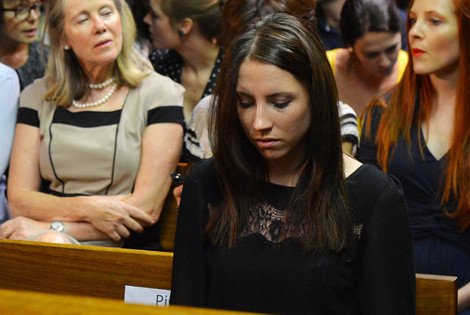 Η όμορφη μελαχρινή γαλανομάτα αδελφή του Πιστόριους που κλαψουρίζει όλη την ώρα για τον Οσκαρ [εικόνες] | iefimerida.gr 4