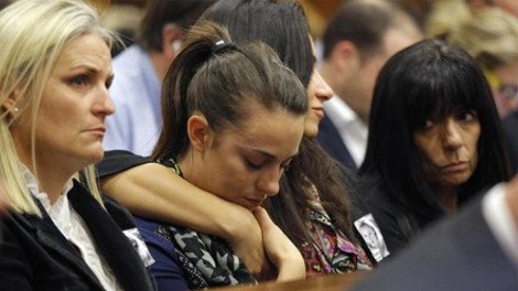 Η όμορφη μελαχρινή γαλανομάτα αδελφή του Πιστόριους που κλαψουρίζει όλη την ώρα για τον Οσκαρ [εικόνες] | iefimerida.gr 7