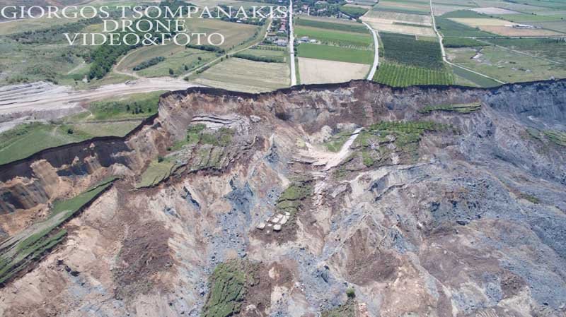 Η κατολίσθηση των 80 εκατ. κυβικών χώματος άλλαξε τον χάρτη στο Αμύνταιο -Αεροφωτογραφίες δείχνουν το μέγεθος της καταστροφής [εικόνες & βίντεο] | iefimerida.gr 3