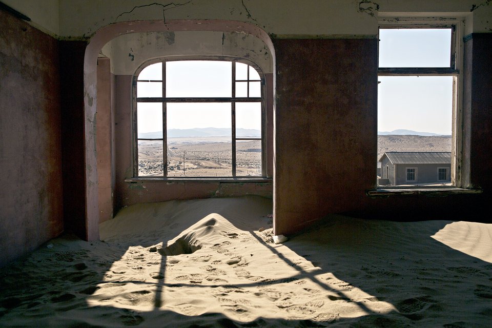Kolmanskop, μια πόλη φάντασμα -Την «κατάπιαν» οι αμμοθύελλες [εικόνες] | iefimerida.gr 17