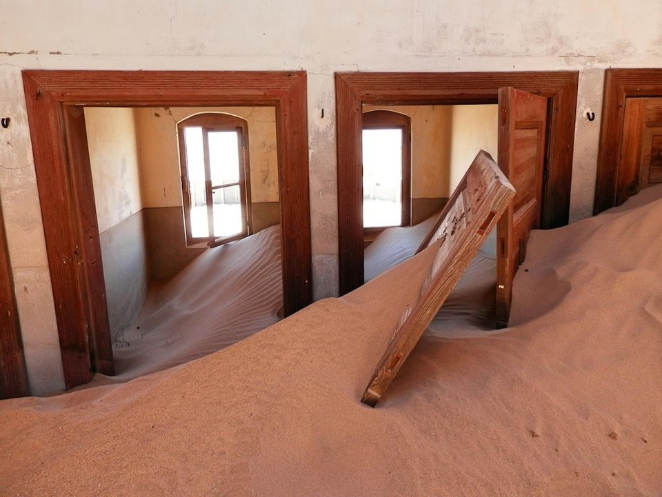 Kolmanskop, μια πόλη φάντασμα -Την «κατάπιαν» οι αμμοθύελλες [εικόνες] | iefimerida.gr 19